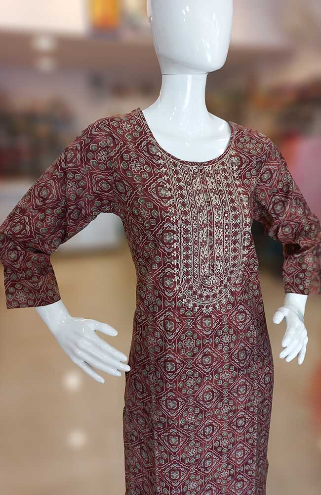 Ladies Maroon Printed Cotton Kurti Pant Set, Machine Wash, Size: Xl at Rs  1376/set in Mandi Gobindgarh